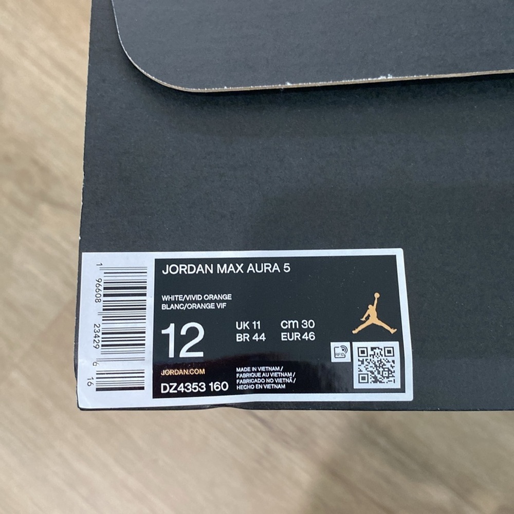 NEW Men’s Jordan Max Aura 5 Sneakers - Picture 7 of 7